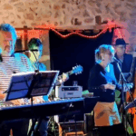 Le groupe durant le concert à Roumeygoux.