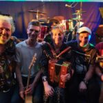 Photo du groupe pendant le concert au Centre Hélitas.