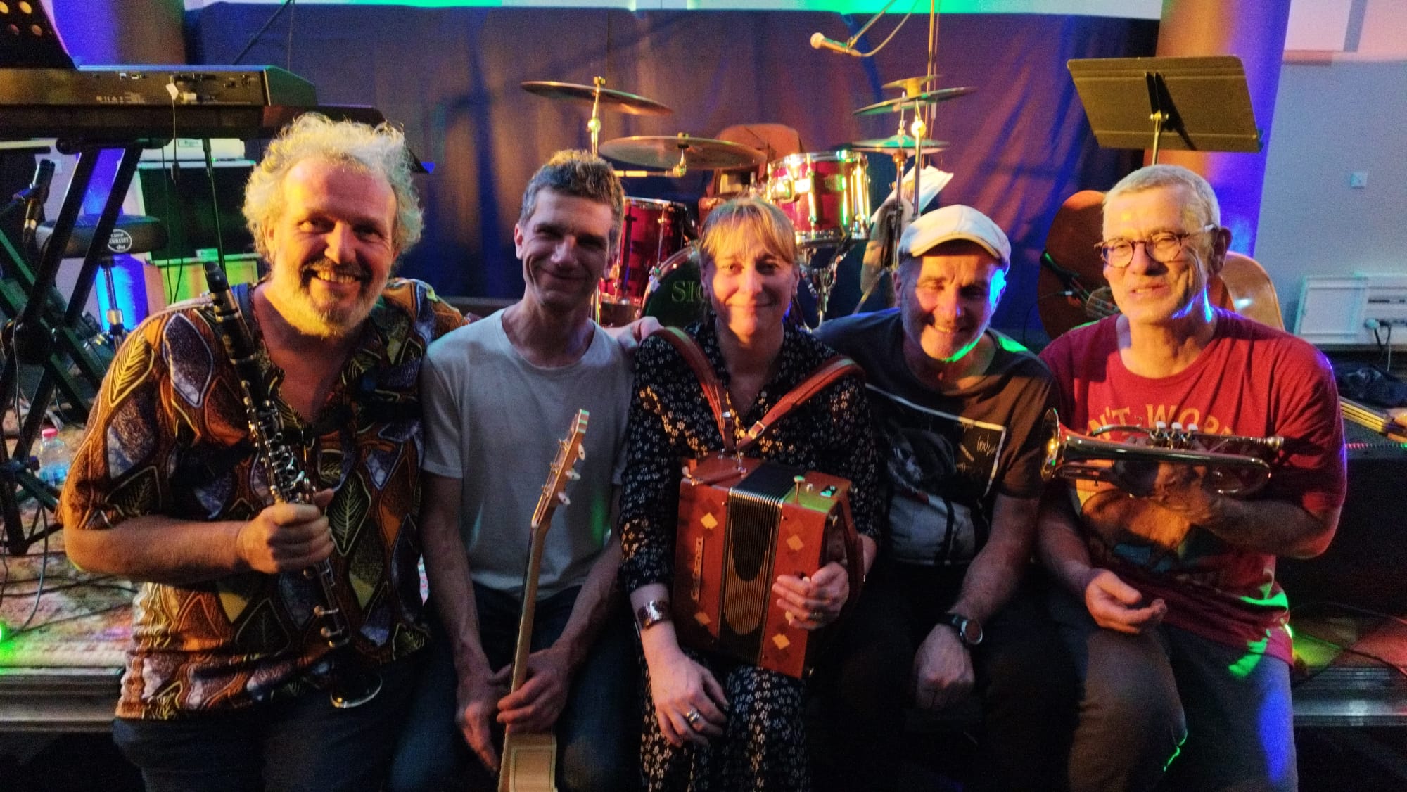 Photo du groupe pendant le concert au Centre Hélitas.