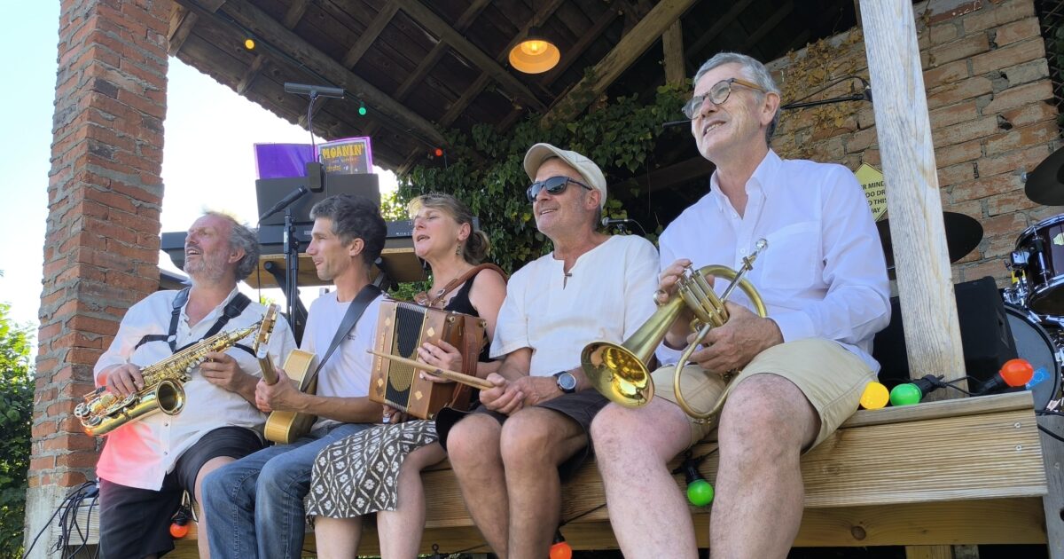 Le groupe en concert.