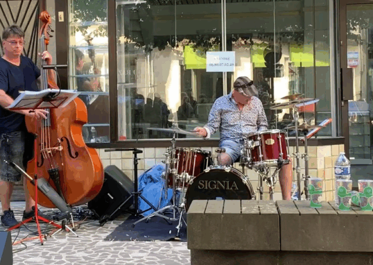 Photo du groupe pendant le concert Place des Mets, Saint-Flour le 08 Juillet 2022.