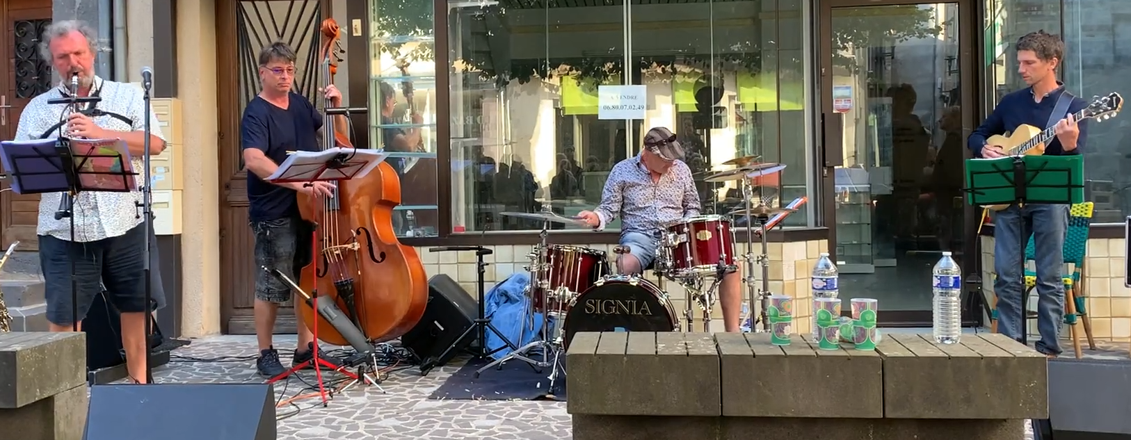 Photo du groupe pendant le concert Place des Mets, Saint-Flour le 08 Juillet 2022.